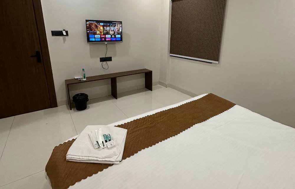 Shree Madhuram Practical Hotel Booking Tips in Ujjain Image