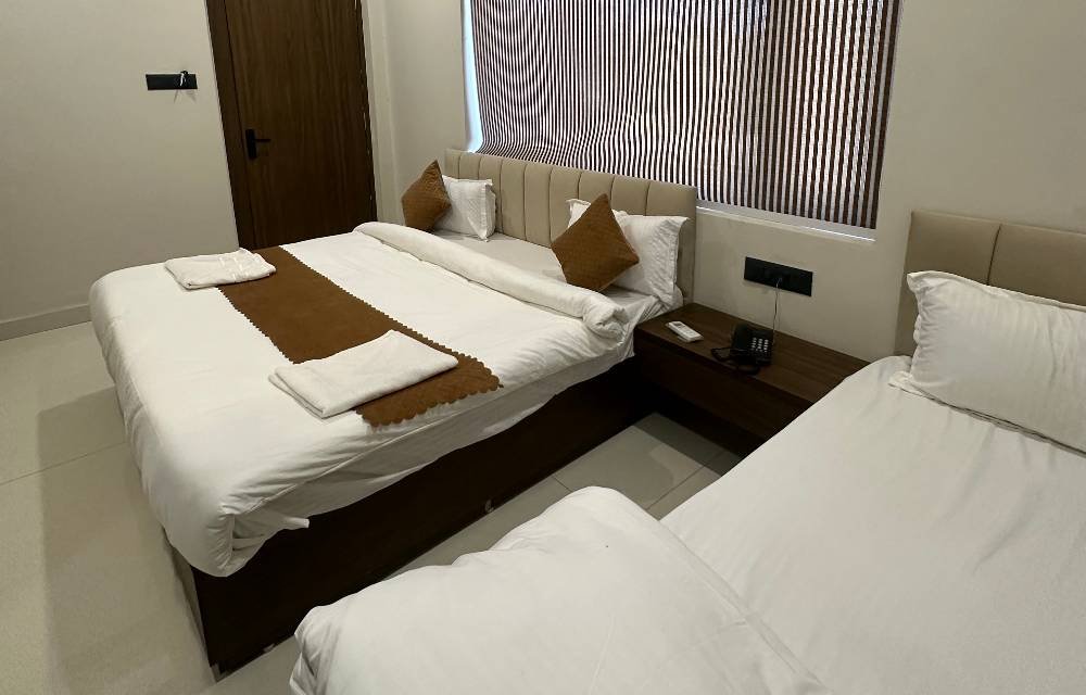 Shree Madhuram Comfortable Hotel Stay Guide in Ujjain Image